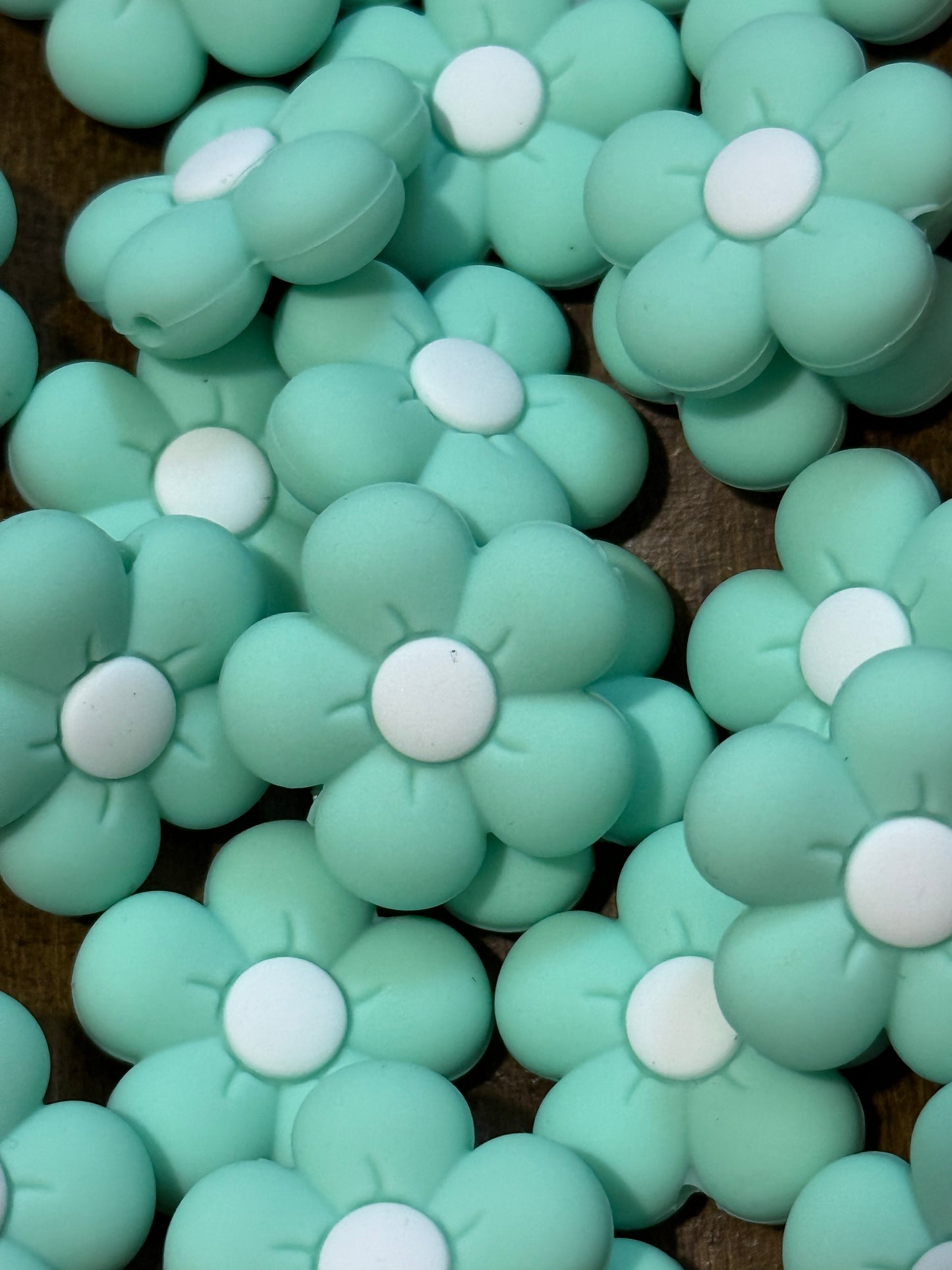 Mint Silicone Daisy Flower Focal Beads – 25mm Floral Accent Beads for Keychains, Wristlets & DIY Crafts