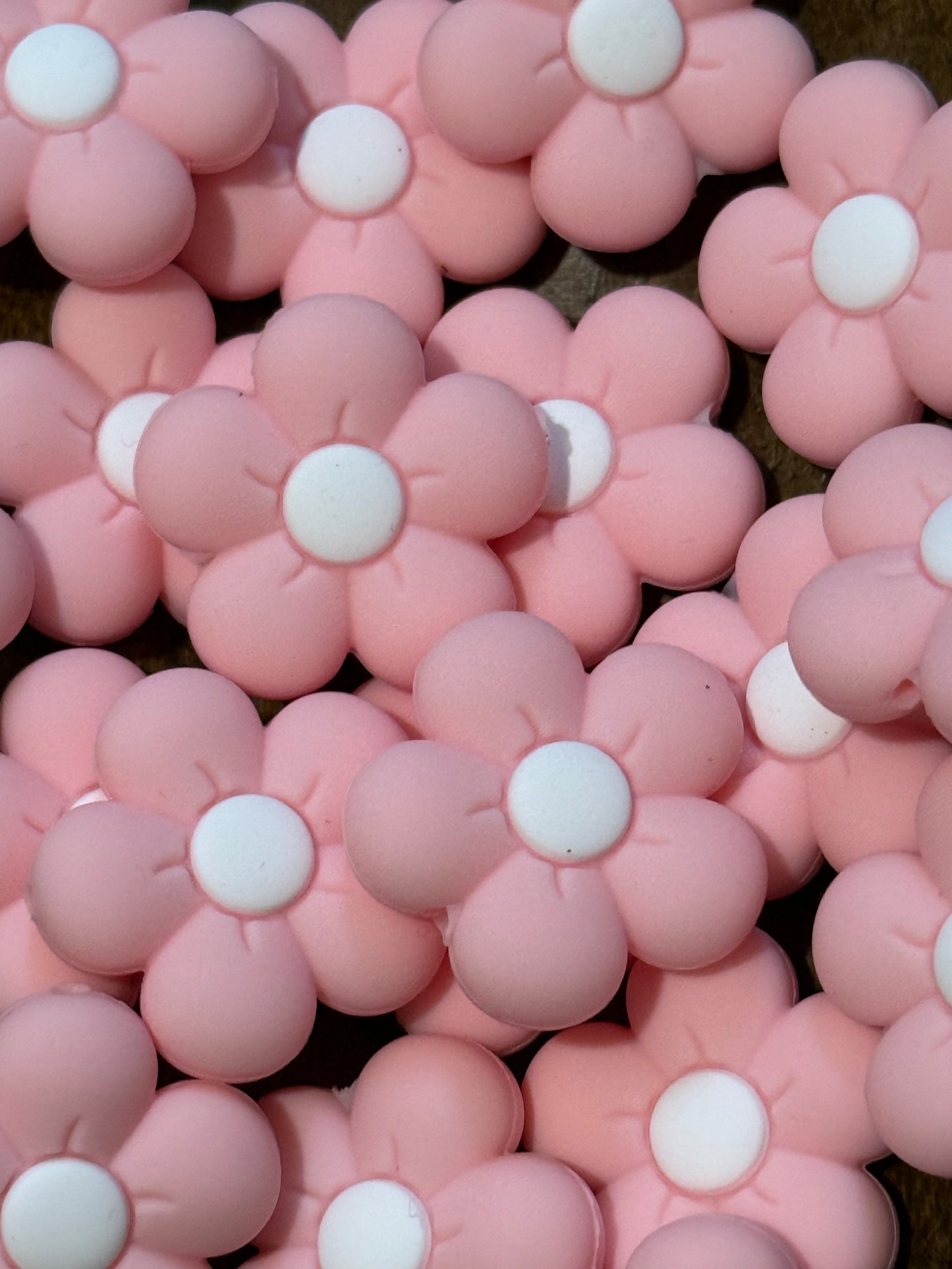 Candy Pink Silicone Daisy Flower Focal Beads – 25mm Floral Accent Beads for Keychains, Wristlets & DIY Crafts