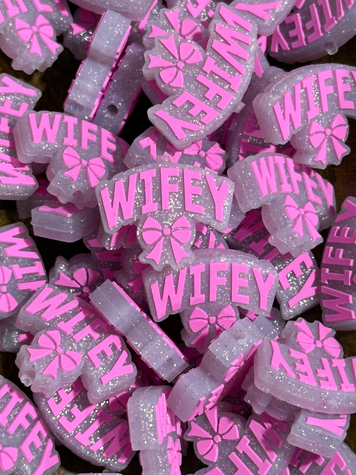 “Wifey” Silicone Focal Bead with Bow – Glitter Pink | Sold Individually