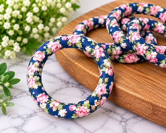 Midnight Rose Garden – 65mm Floral Silicone Ring Bead