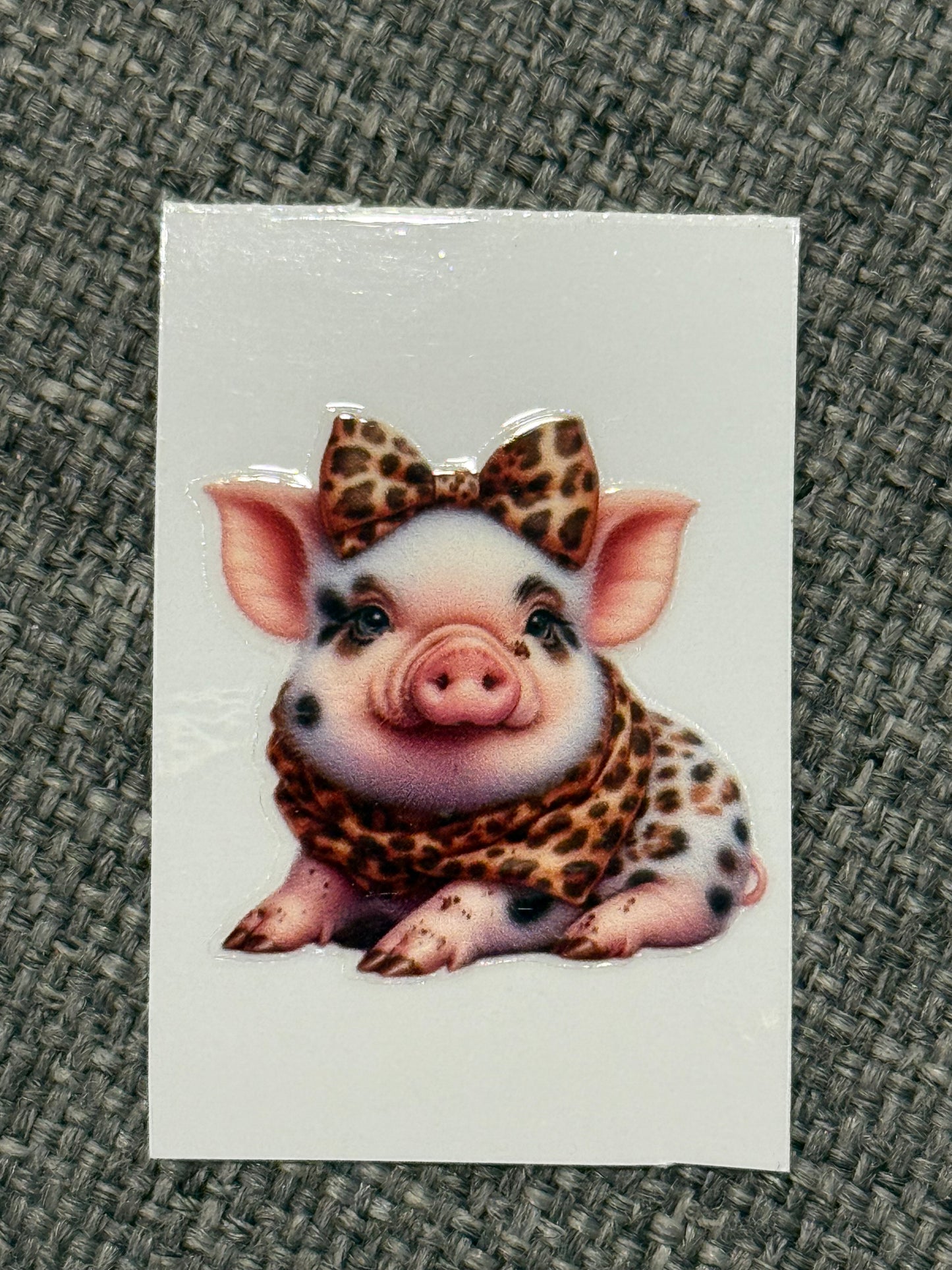 Leopard Bow Pig 2x2 UV DTF Decal – Cute Farmhouse Cup Sticker