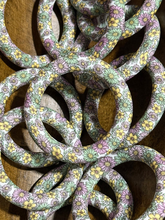 Pastel Wildflower Garden 65mm Silicone Ring Bead – Soft Yellow & Lavender Floral Wristlet Craft Supply