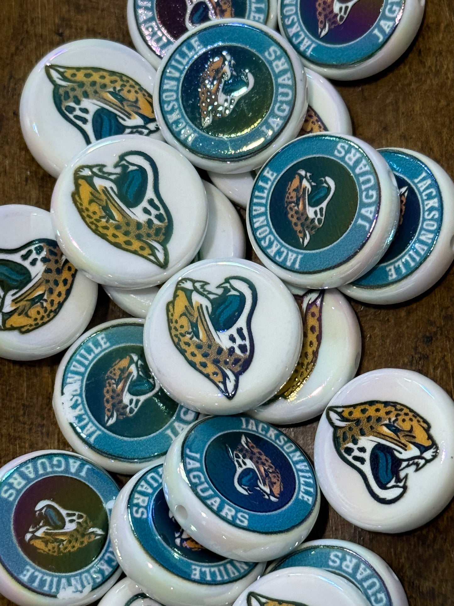 Sports Team Flat Acrylic Disc Beads – 20mm Game Day Beads for Bracelets, Keychains & DIY Crafts