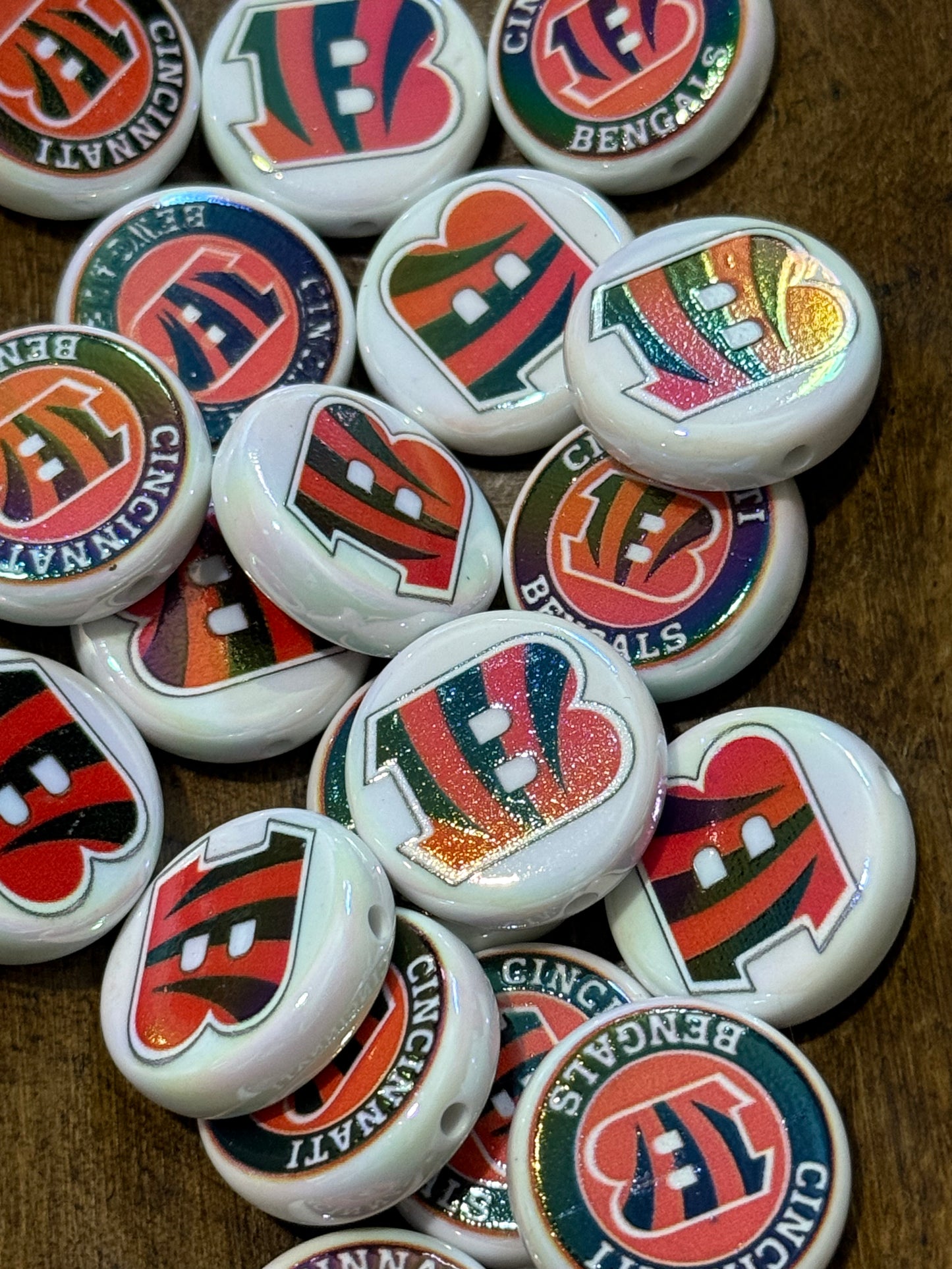 Sports Team Flat Acrylic Disc Beads – 20mm Game Day Beads for Bracelets, Keychains & DIY Crafts