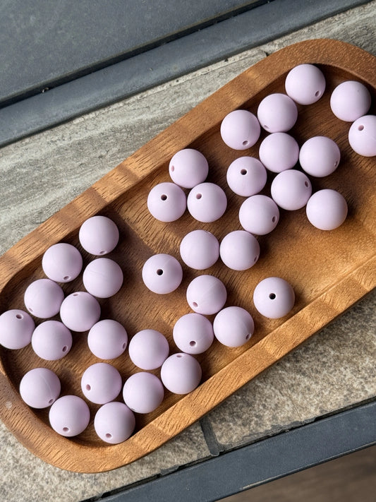 15mm matte silicone round beads in soft lilac purple color for beadable pens, keychains, jewelry making, wristlets, and DIY craft projects